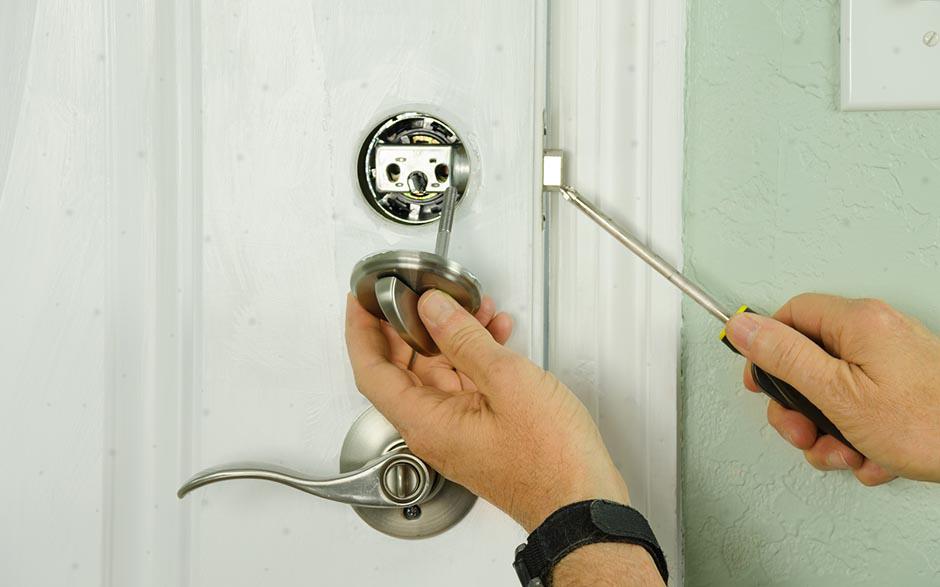 comment changer un barillet de porte fermée Magnanville